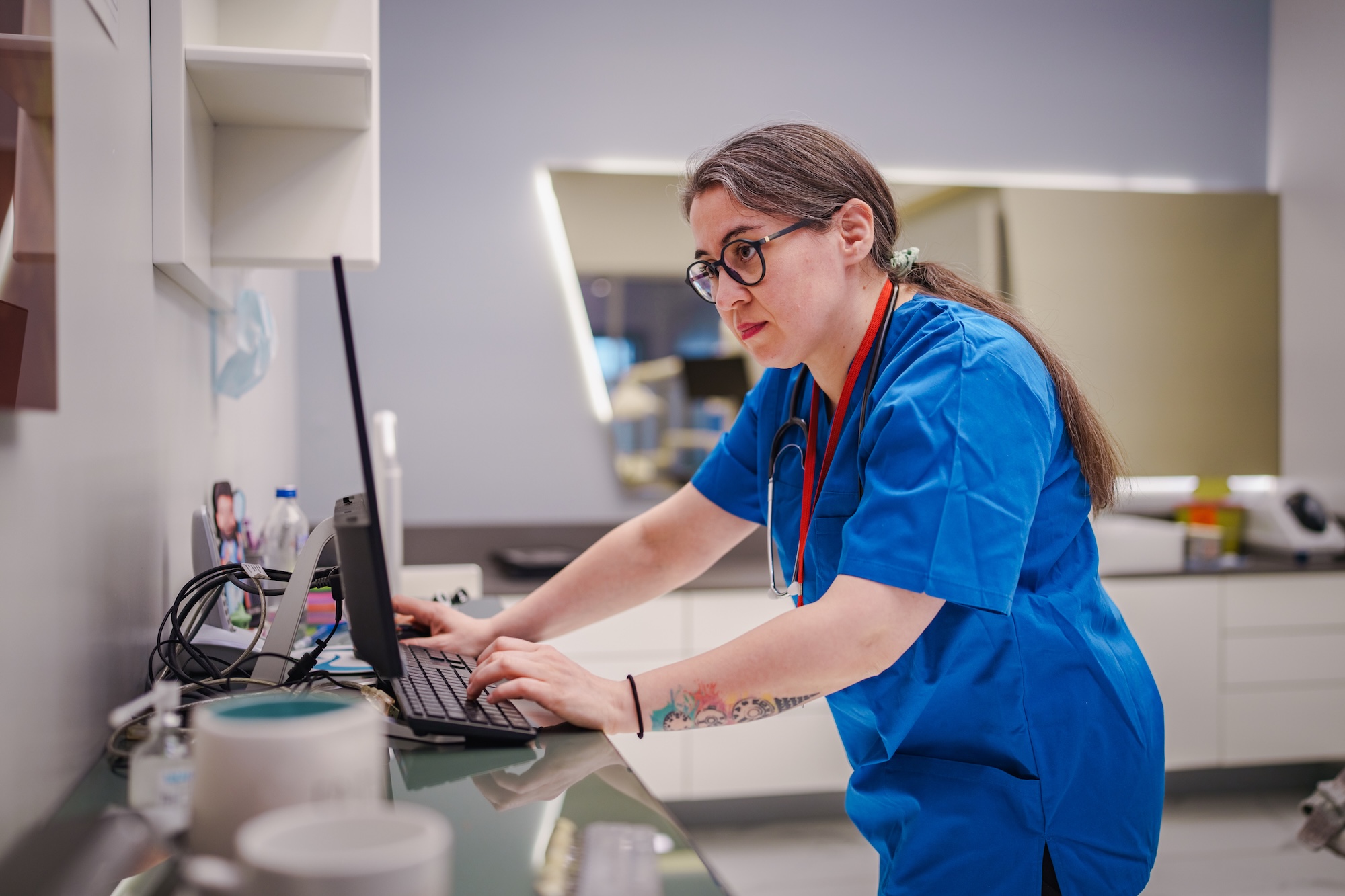From SOAPs to School Emails: How Vet Moms Are Using AI (and How They’re Not!)